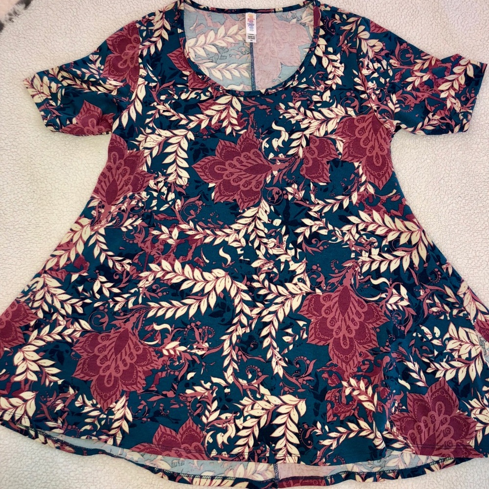 Lularoe Perfect Tee XS (fits like M)